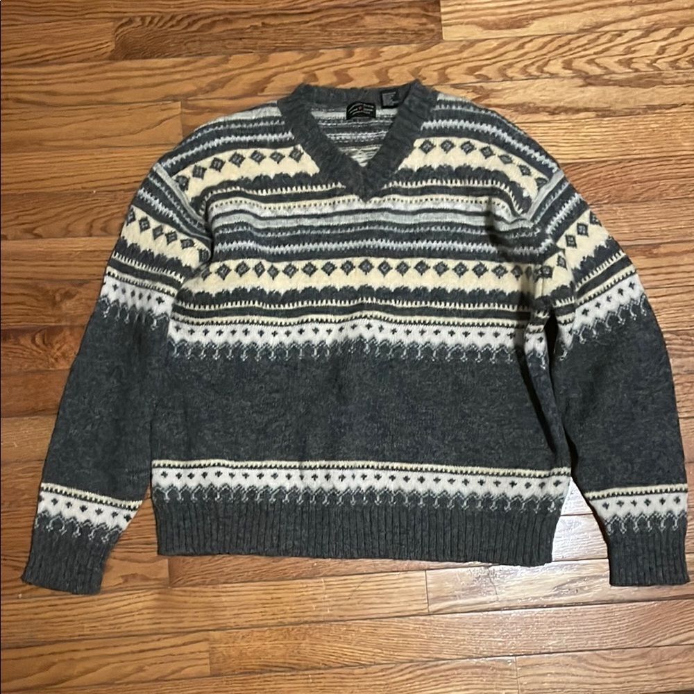 VTG American Eagle outfitter men’s Gray White Faire isle V-Neck pullover Sweater